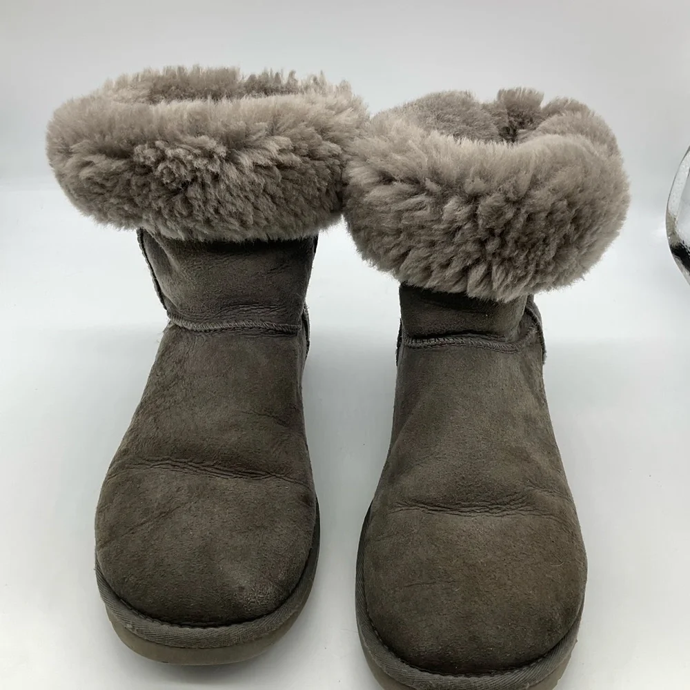 UGG MID CALF‎ BOOTS